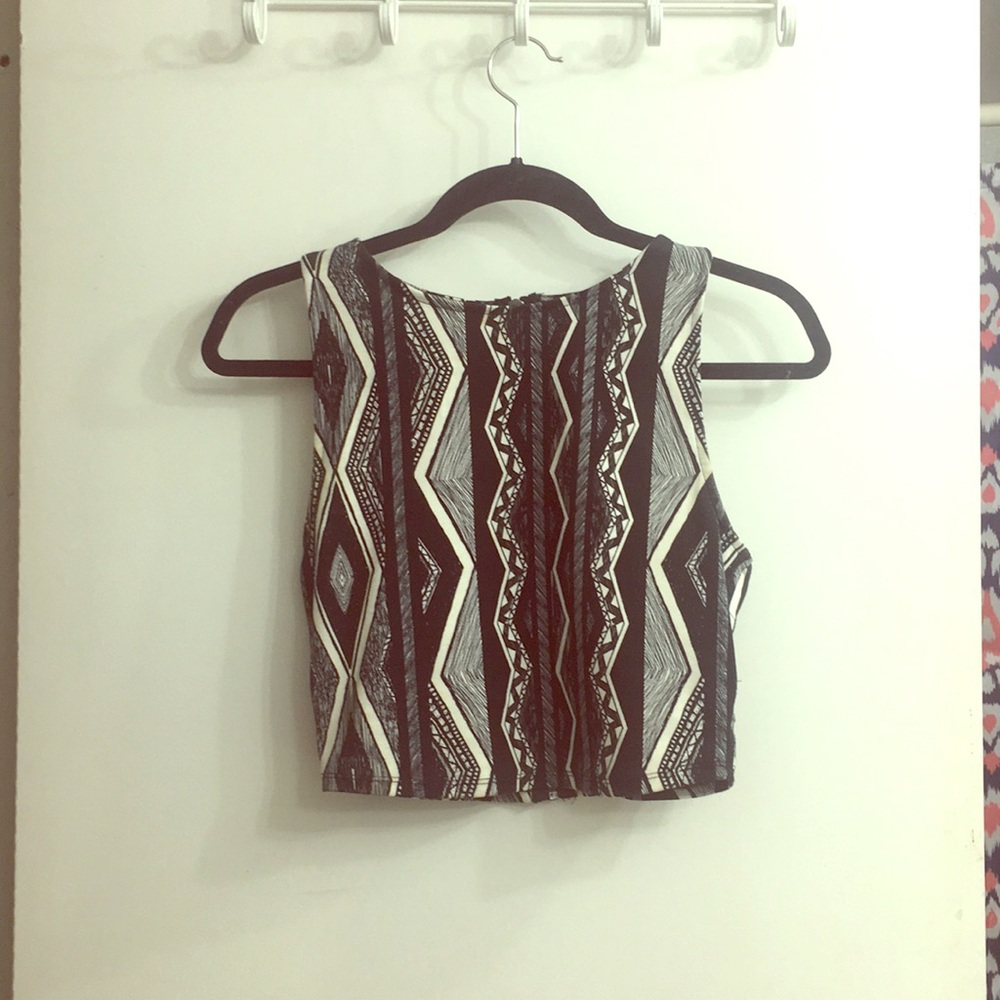 Patterned Crop top - Picture 2 of 4
